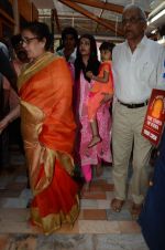 Aishwarya Rai Bachchan and aradhya at siddhivinyak Temple on 23rd Sept 2015